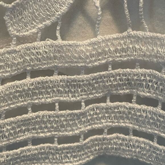 Blue Saks Fifth Ave White Embroidered Front Cotton Top size Medium - Picture 4 of 7